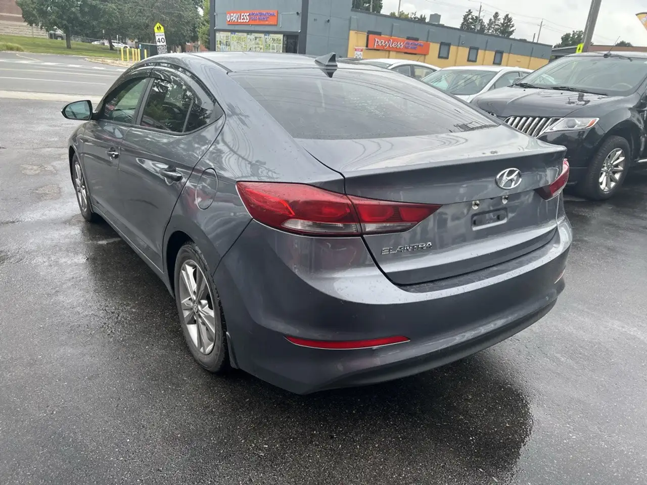 Hyundai ELANTRA photo Hyundai ELANTRA