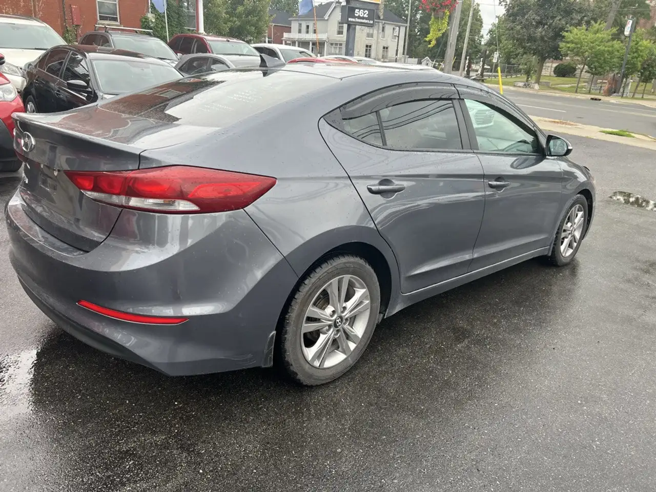 Hyundai ELANTRA photo Hyundai ELANTRA