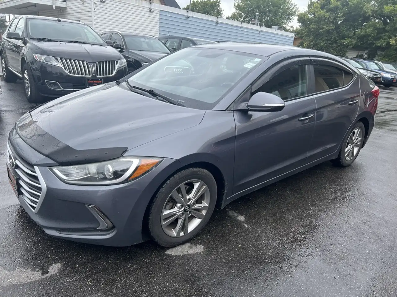 Hyundai ELANTRA photo Hyundai ELANTRA