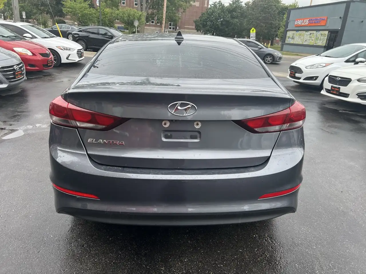 Hyundai ELANTRA photo Hyundai ELANTRA