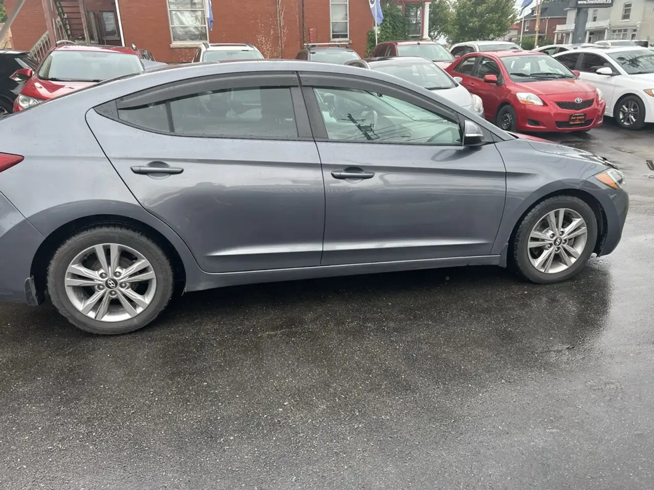 Hyundai ELANTRA photo Hyundai ELANTRA