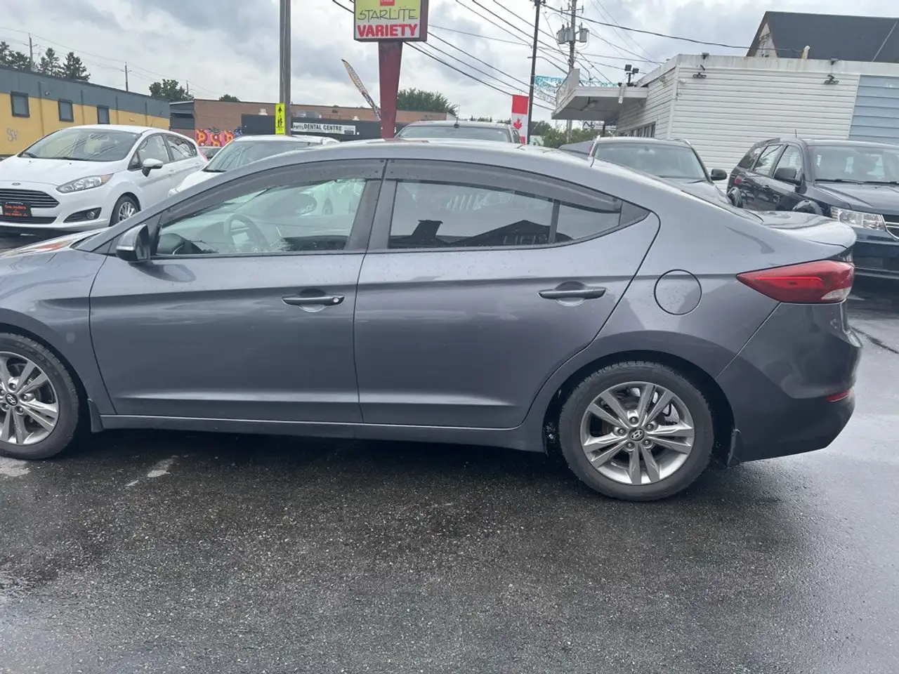 Hyundai ELANTRA photo Hyundai ELANTRA