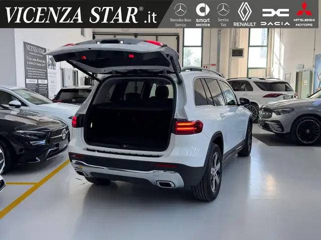 Mercedes-Benz GLB view 15