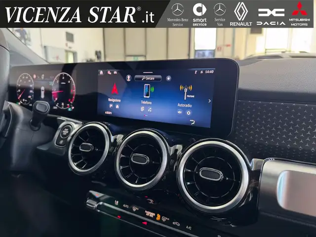 Mercedes-Benz GLB view 12