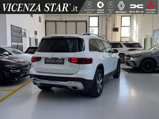 Mercedes-Benz GLB view 3