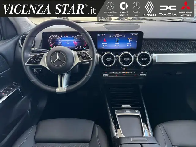 Mercedes-Benz GLB view 9
