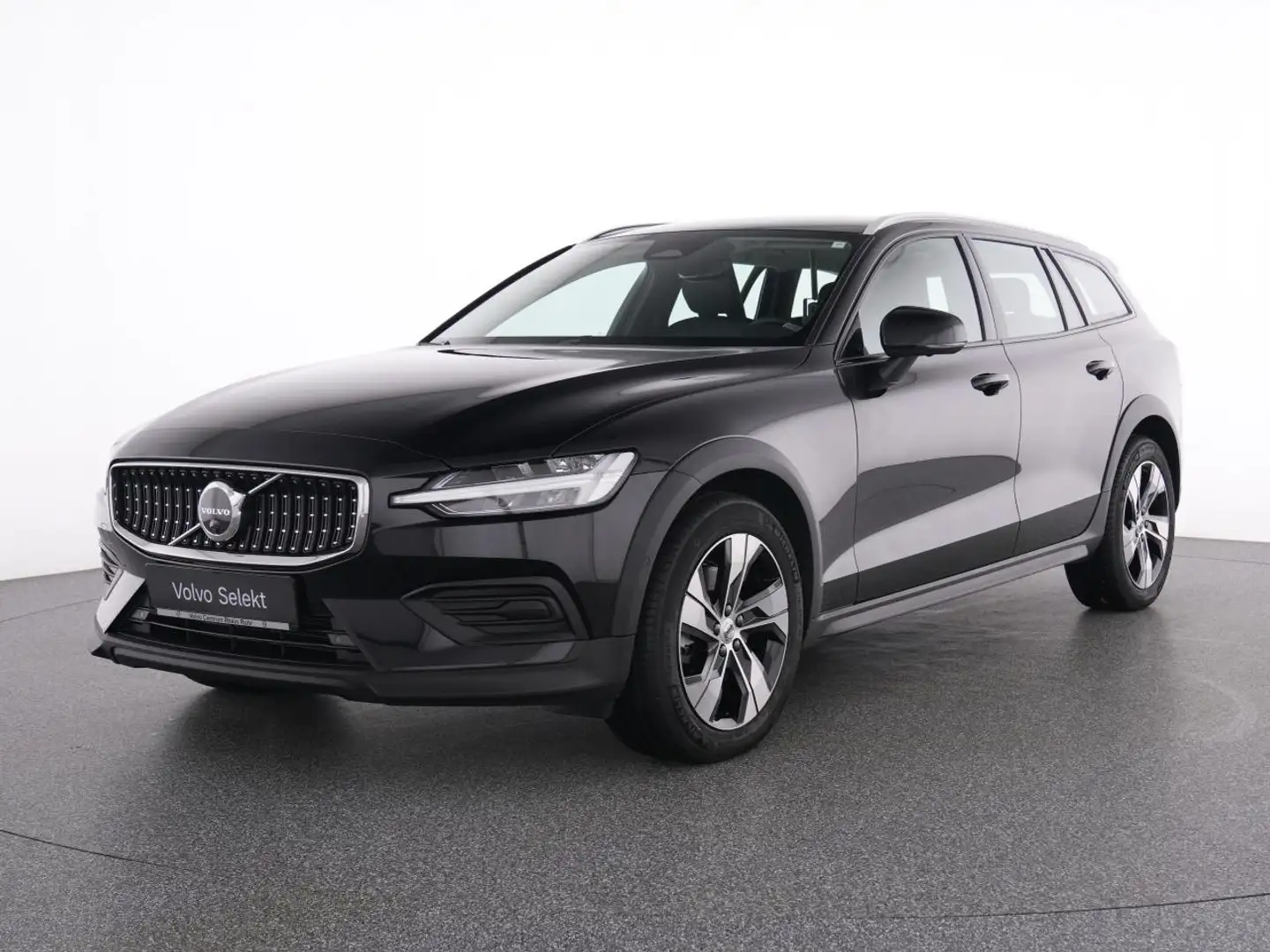 Volvo V60 Cross Country B4 AWD  PLUS AHK+FAP+LM18+ Noir - 2