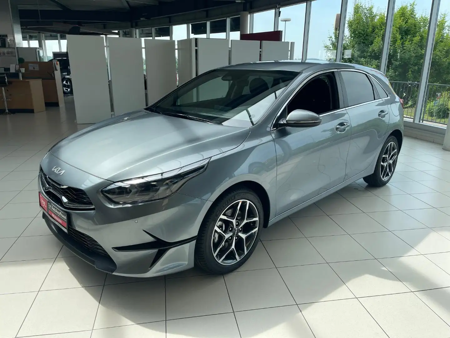 Kia Ceed / cee'd 5 1.5T 48V DCT 140 ULTIMATE STY Silber - 1