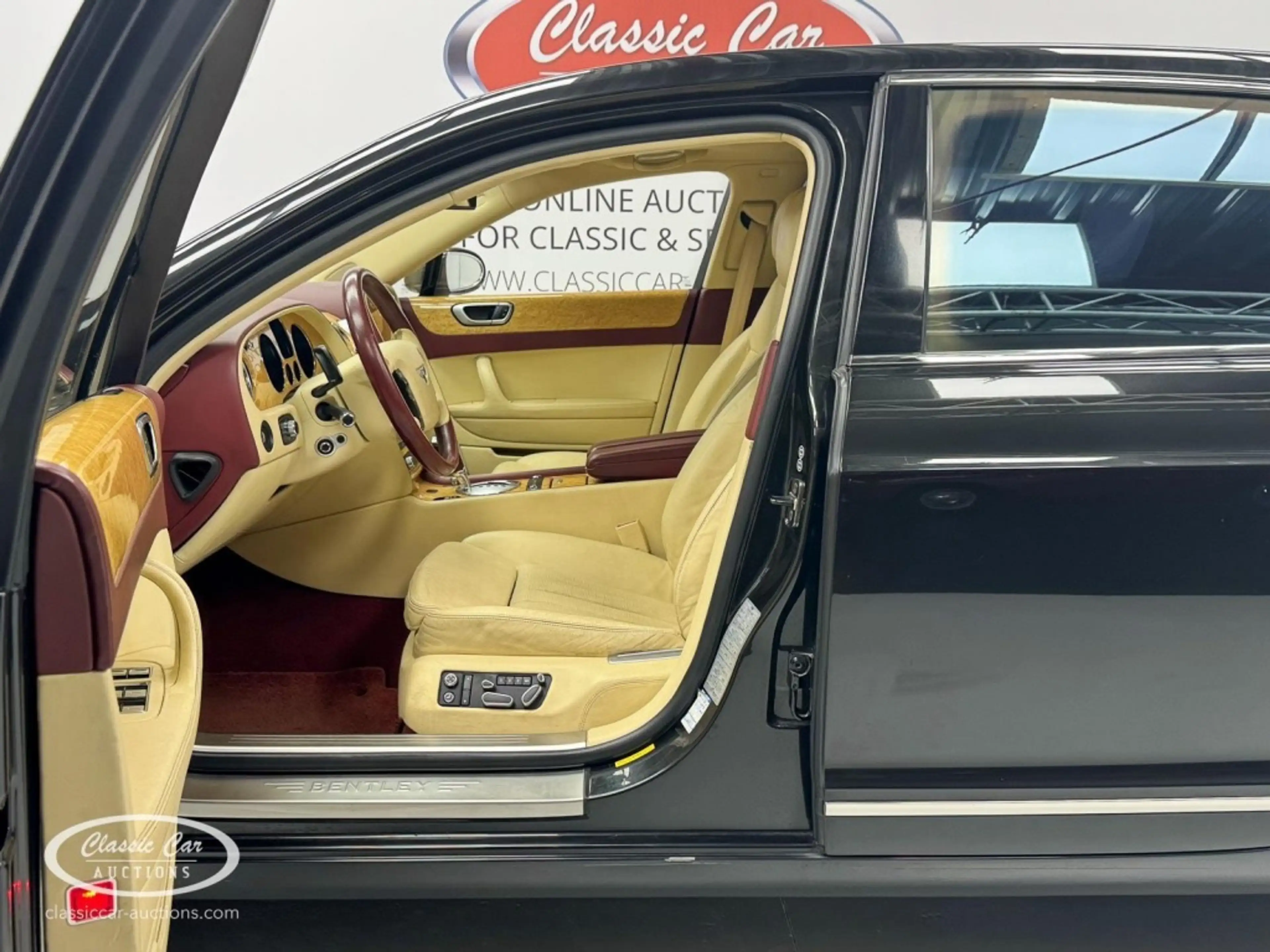Bentley Flying Spur - ONLINE AUCTION — photo 9