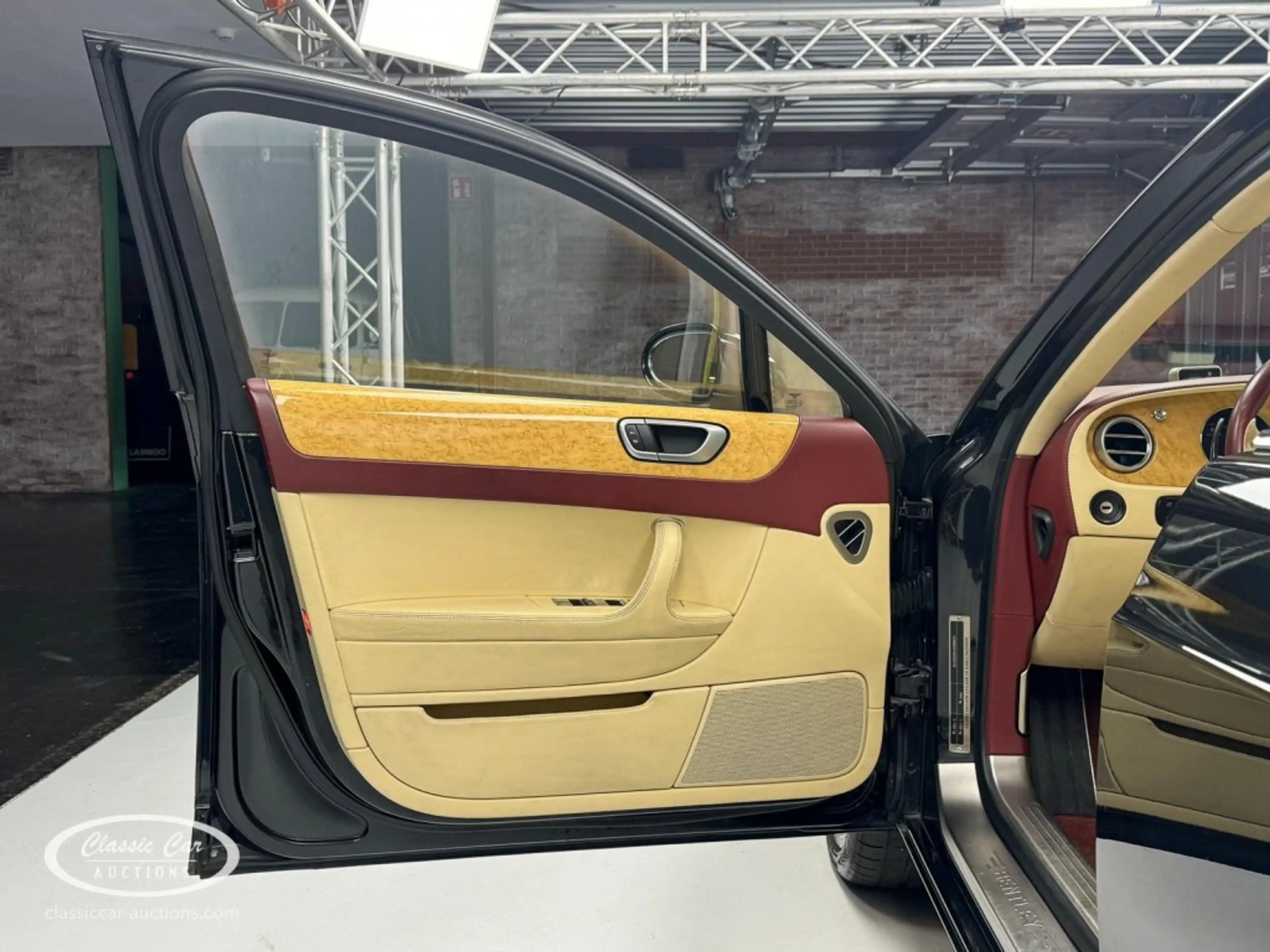 Bentley Flying Spur - ONLINE AUCTION — photo 8