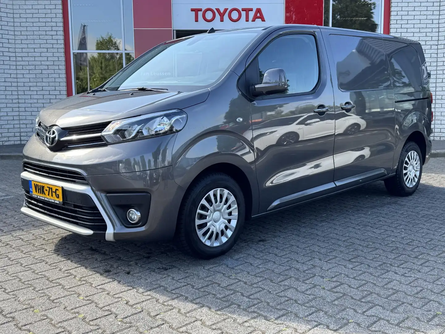 Toyota Proace Worker 2.0 D-4D 122PK PROFESSIONAL 3-PERS TREKHAAK Gris - 1