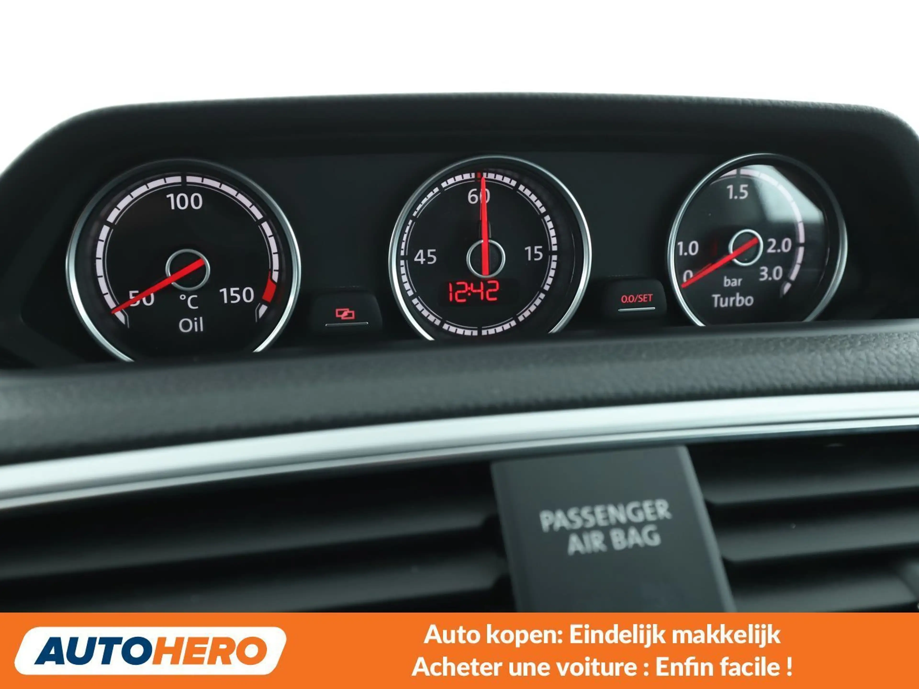 Volkswagen Scirocco 2.0 TSI BlueMotion — photo 11