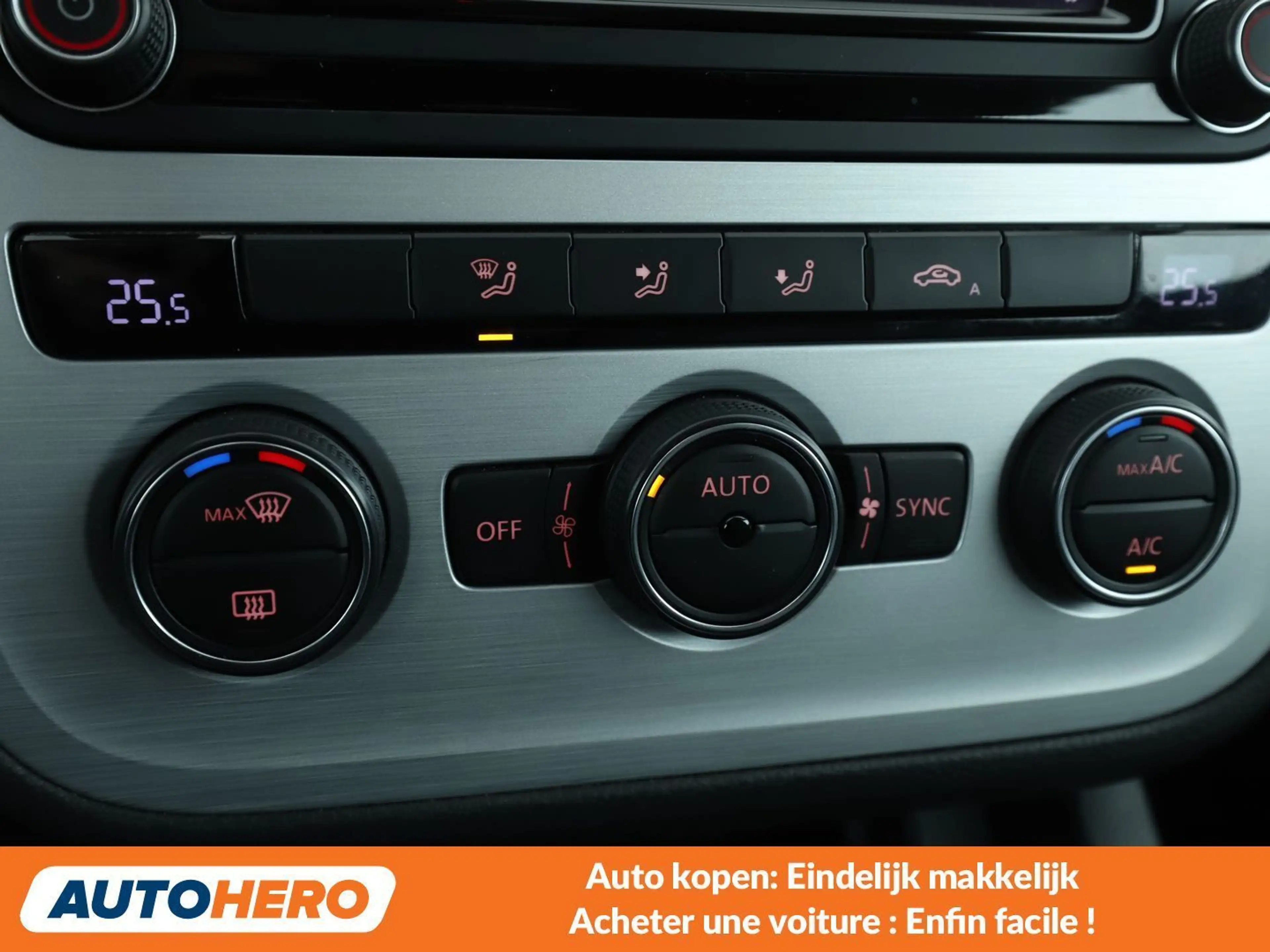 Volkswagen Scirocco 2.0 TSI BlueMotion — photo 12