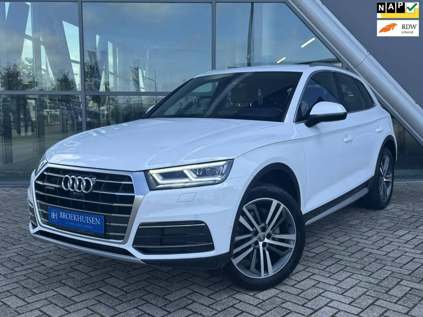 Audi Q5 2.0 TFSI quattro Sport S Line 252pk Standkachel / Wit - 1