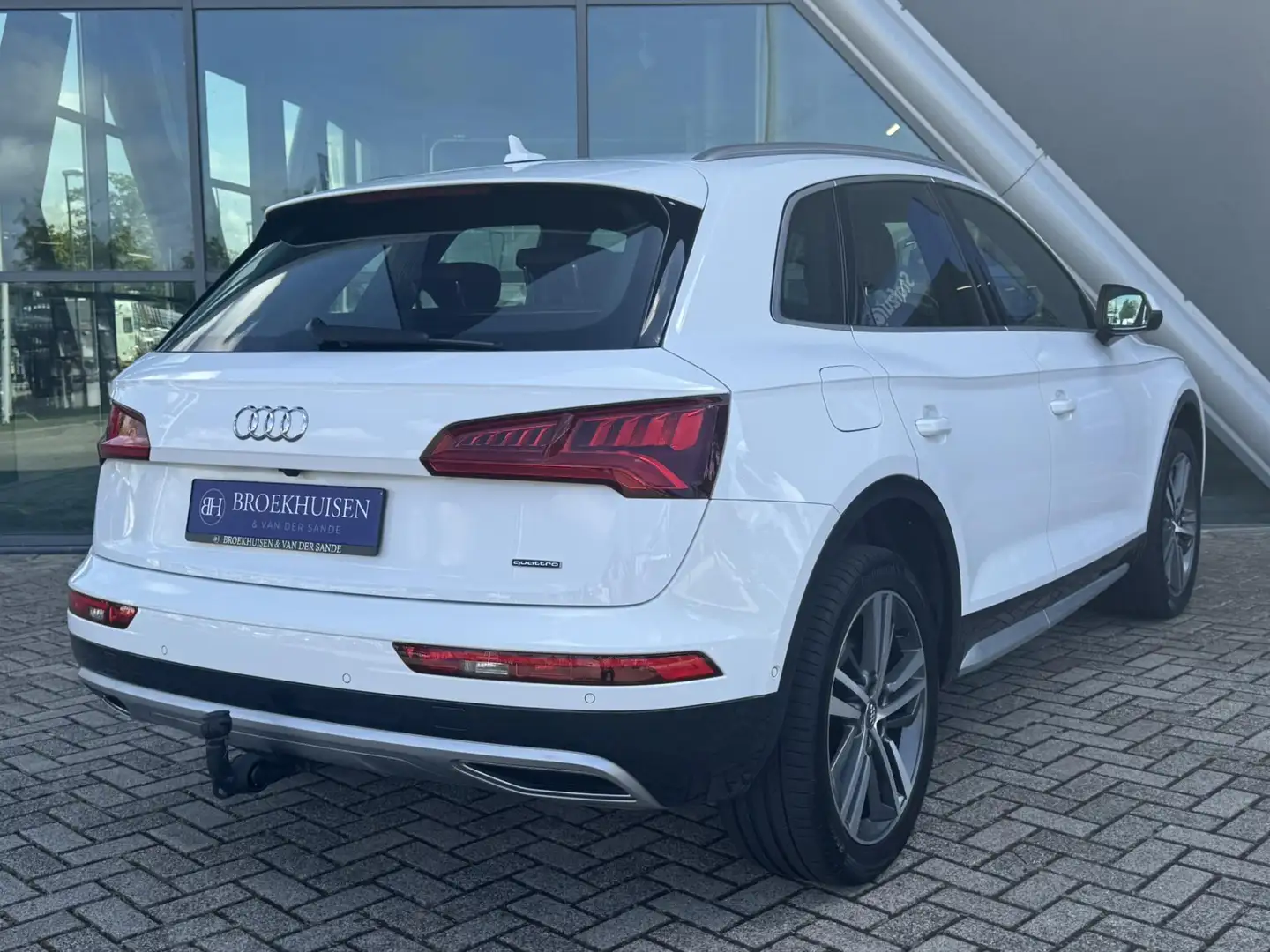 Audi Q5 2.0 TFSI quattro Sport S Line 252pk Standkachel / Wit - 2