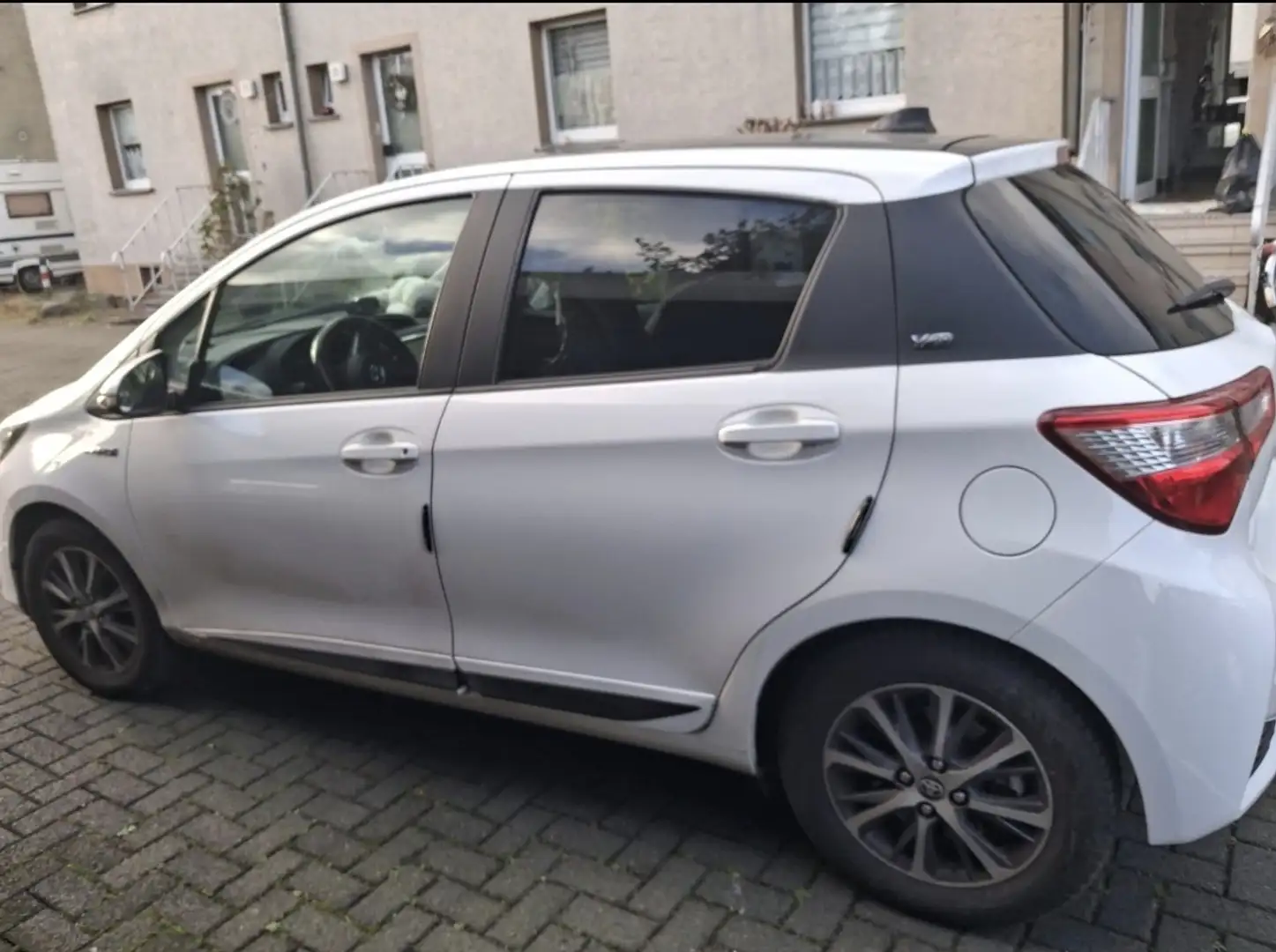 Toyota Yaris Hybrid 1.5 VVT-i - 2