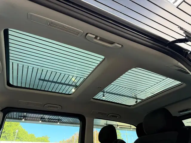 Mercedes-Benz V-Class view 9