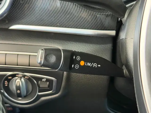 Mercedes-Benz V-Class view 22