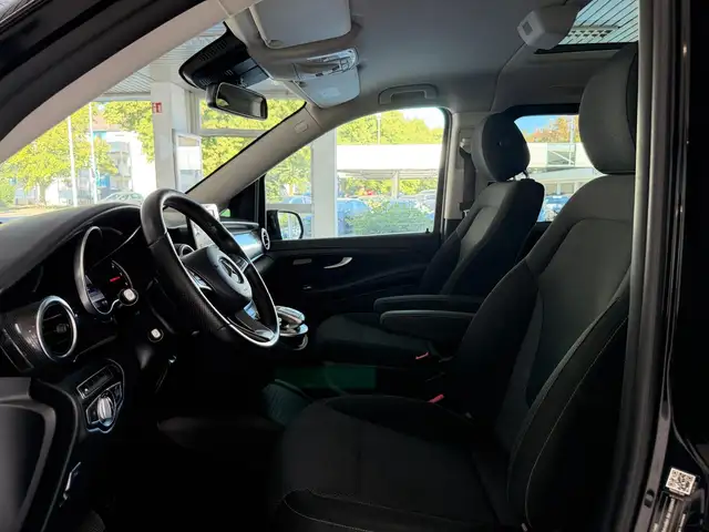 Mercedes-Benz V-Class view 12