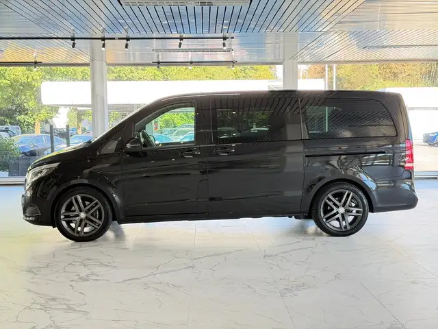 Mercedes-Benz V-Class view 4