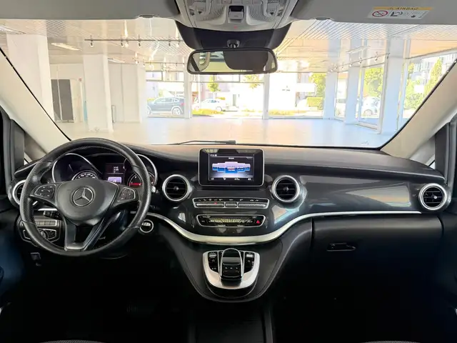 Mercedes-Benz V-Class view 11