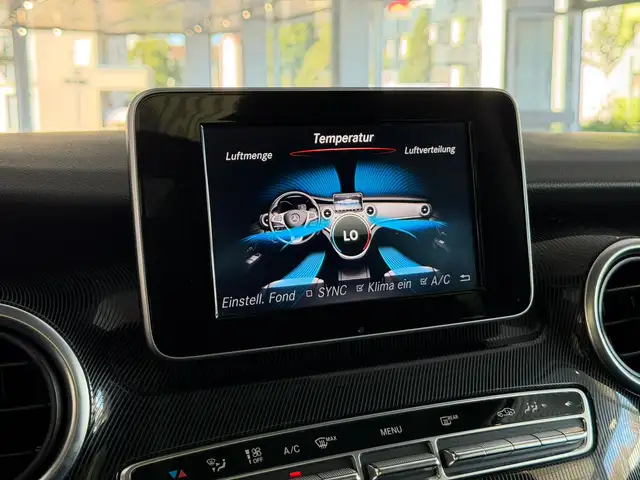 Mercedes-Benz V-Class view 20