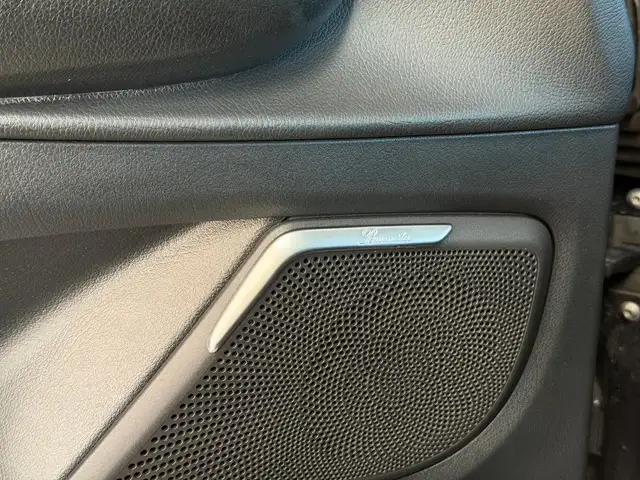 Mercedes-Benz V-Class view 21
