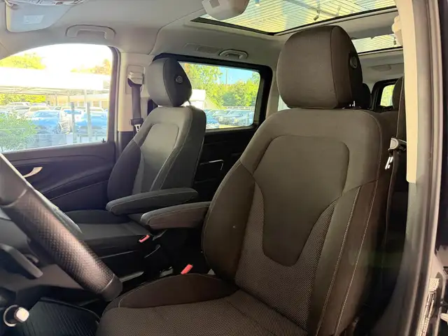 Mercedes-Benz V-Class view 17