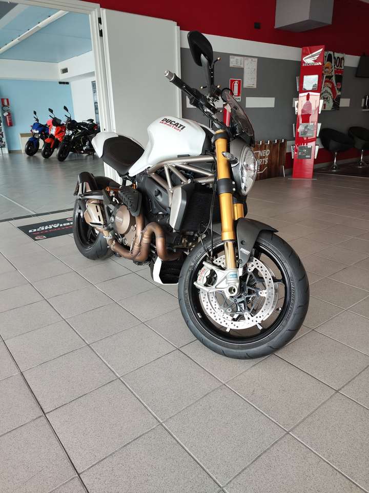 Ducati Monster 1200 S ABS