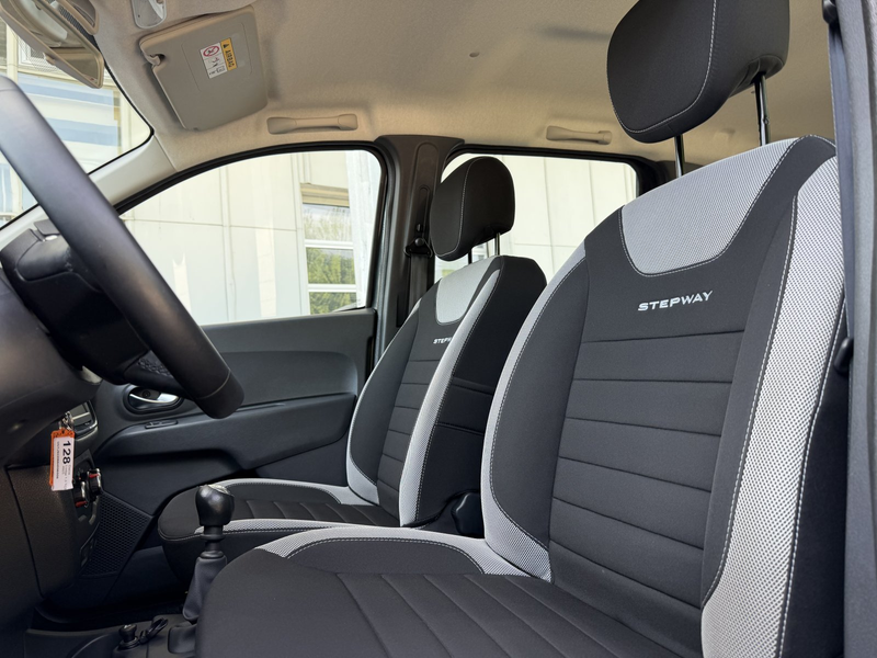 Dacia Lodgy 1.3 TCe 130 Stepway Plus 7 Sitzer Navi  Stepway Pl — photo 12