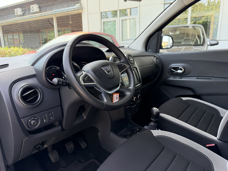 Dacia Lodgy 1.3 TCe 130 Stepway Plus 7 Sitzer Navi  Stepway Pl — photo 14