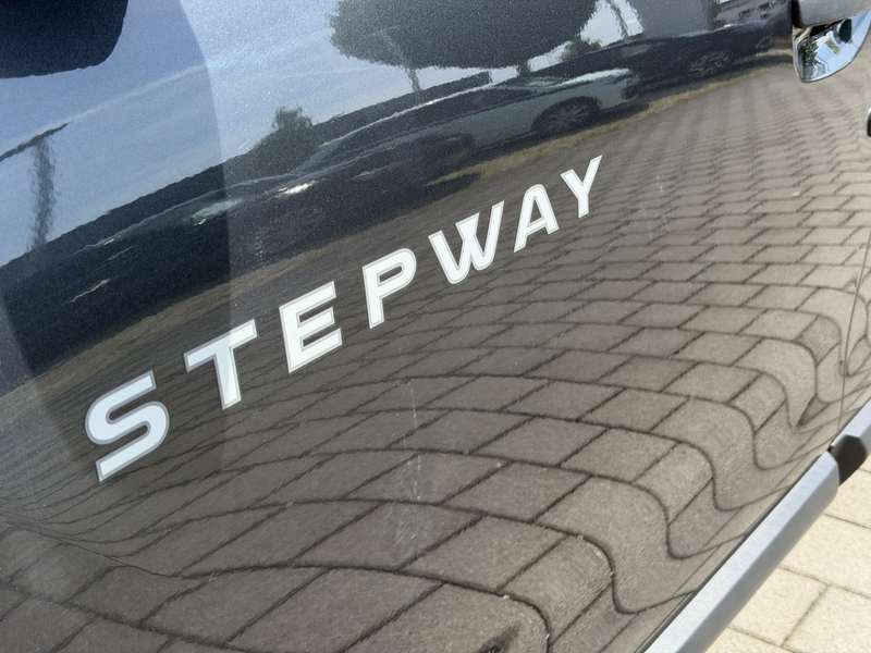 Dacia Lodgy 1.3 TCe 130 Stepway Plus 7 Sitzer Navi  Stepway Pl — photo 11
