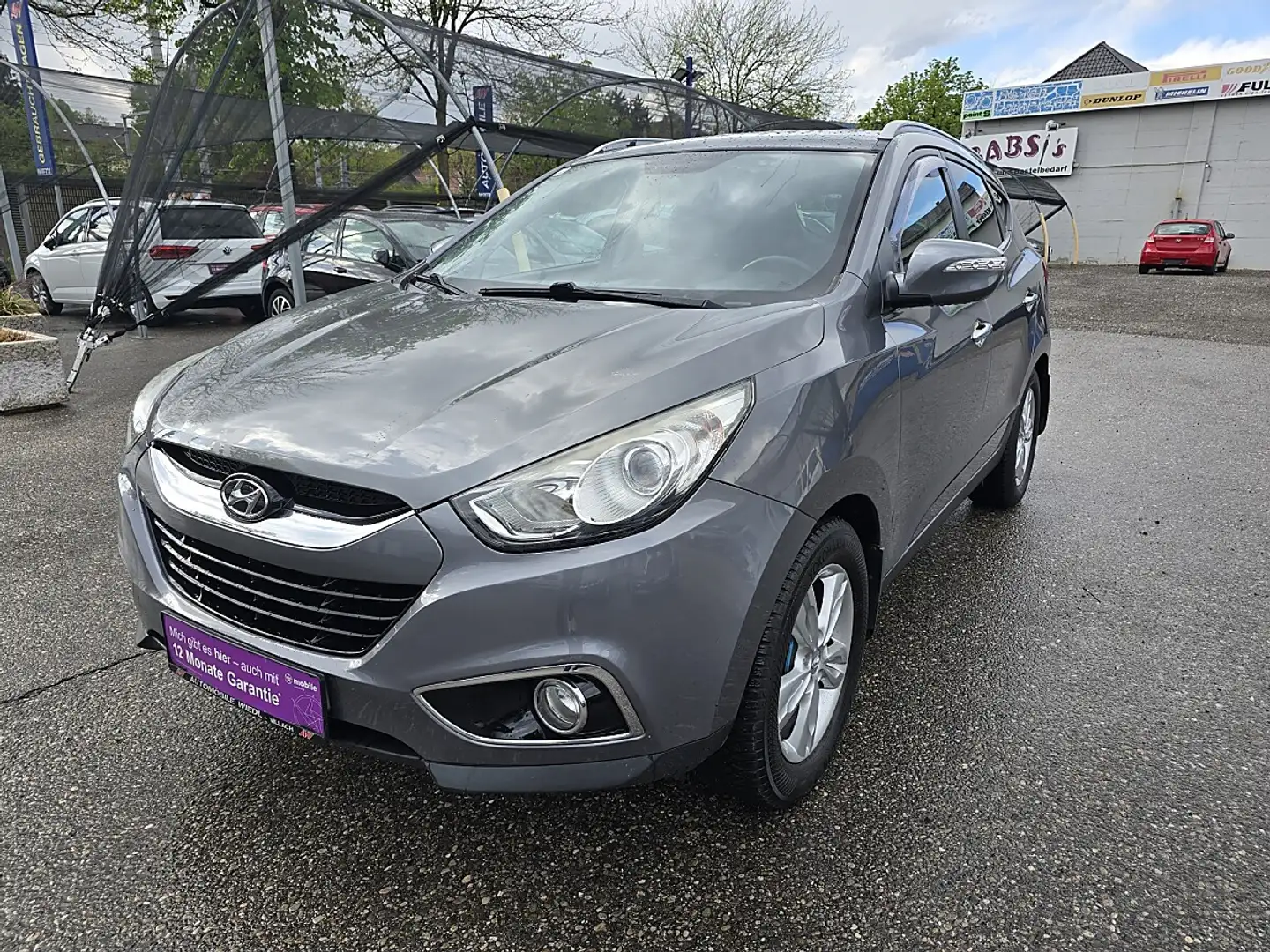 Hyundai iX35 2,0 CRDi UpGrade 4WD *AHK* Grau - 1