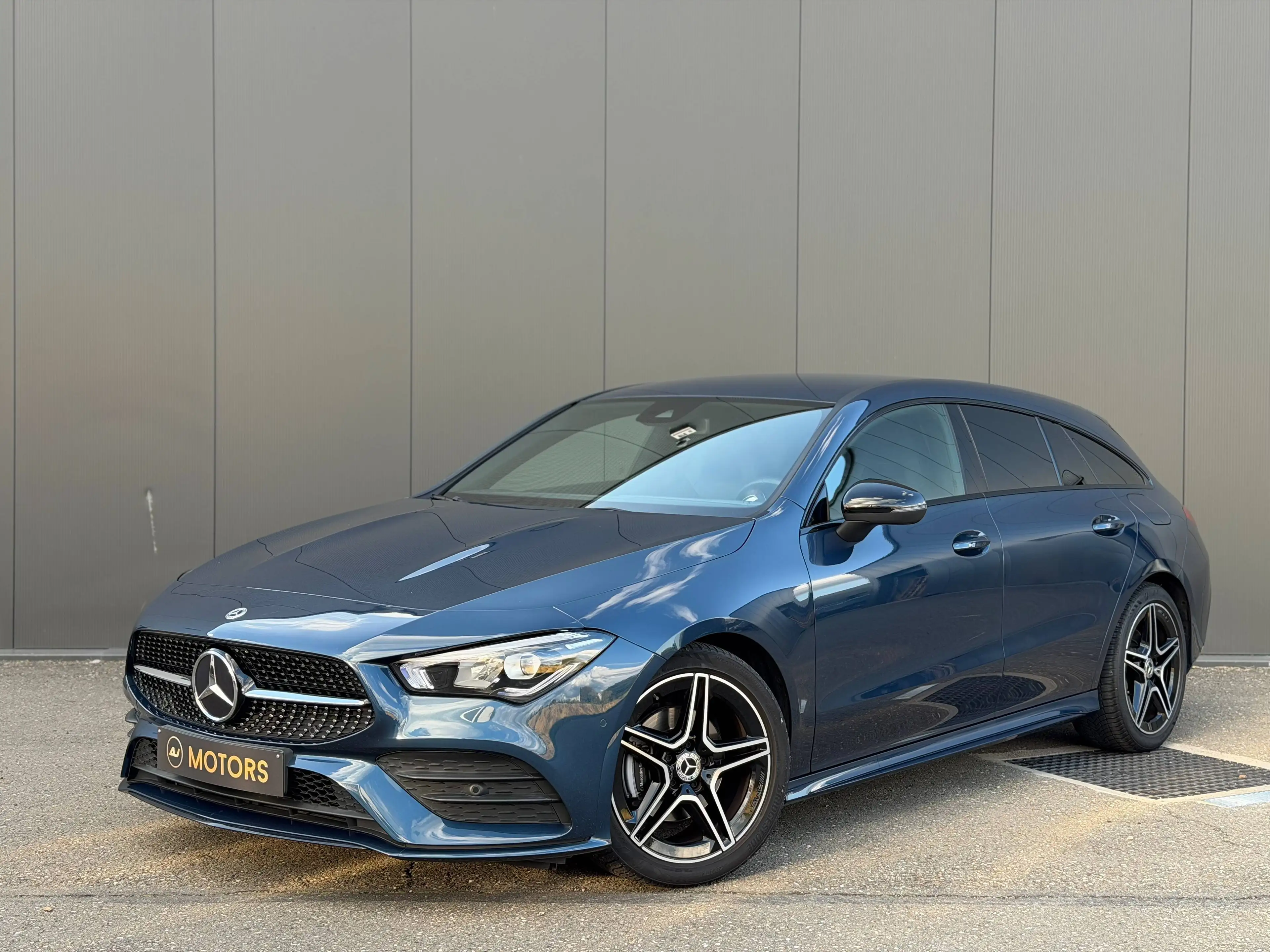 Mercedes-Benz CLA 180 d Shooting Brake 2.0 116cv - Pack AMG - Camera