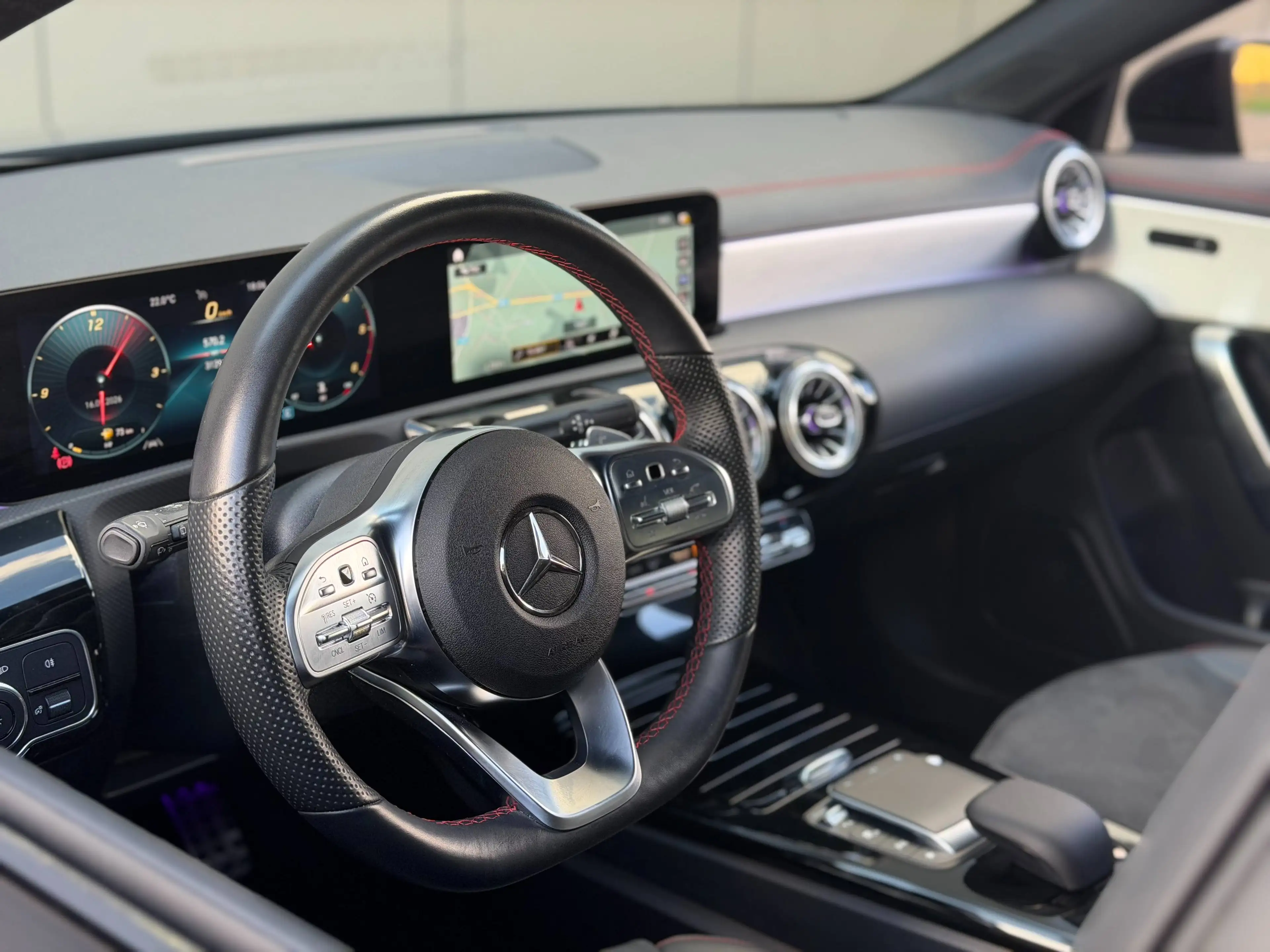 Mercedes-Benz CLA 180 d Shooting Brake 2.0 116cv - Pack AMG - Camera — photo 10