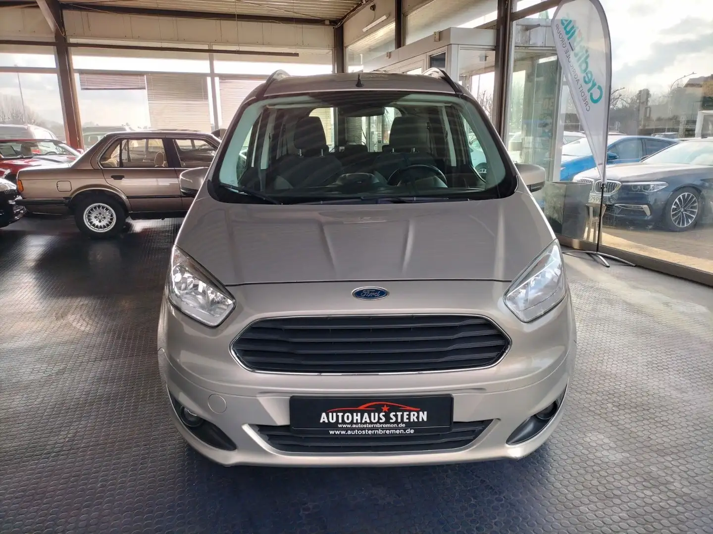 Ford Tourneo Courier Titanium Grau - 2