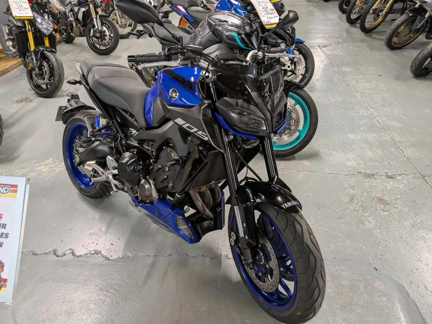 Yamaha MT-09 Bleu - 1