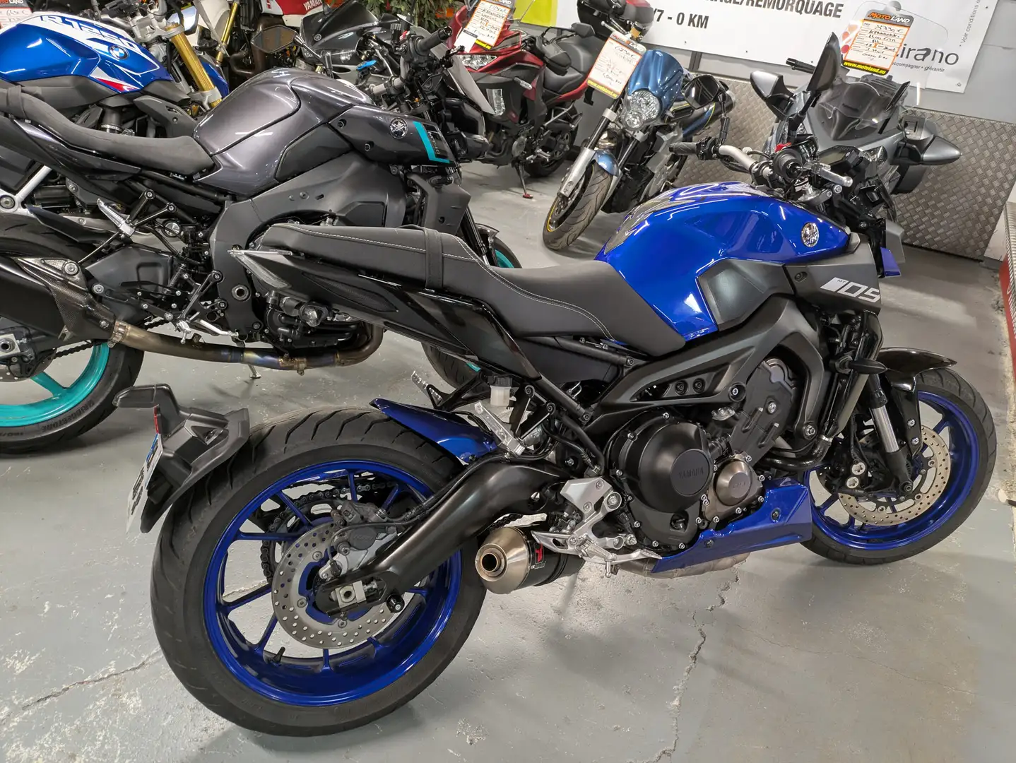 Yamaha MT-09 Bleu - 2