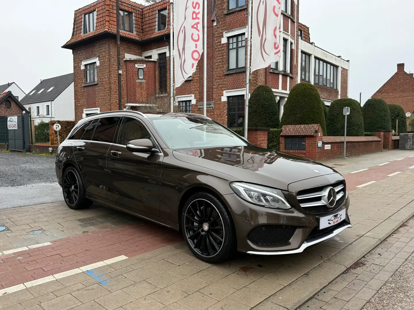 Mercedes-Benz C 300 (BlueTEC Hybrid) h T 7G-TRONIC AMG Line Hnědá - 2