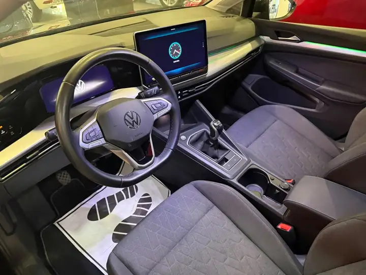 Volkswagen Golf 2025, foto 9