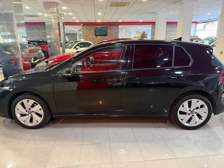 Volkswagen Golf 2025, foto 6