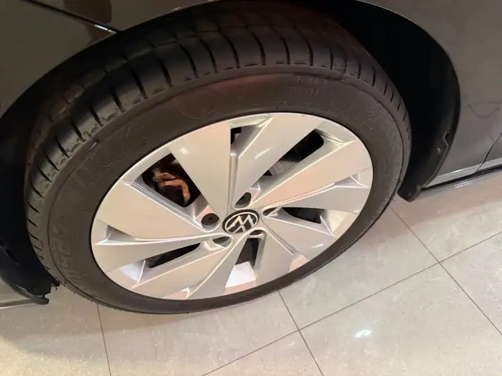 Volkswagen Golf 2025, foto 10