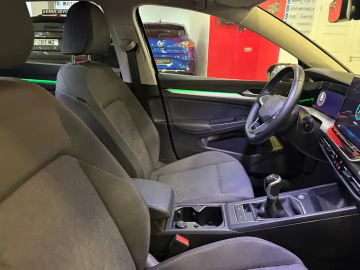 Volkswagen Golf 2025, foto 12
