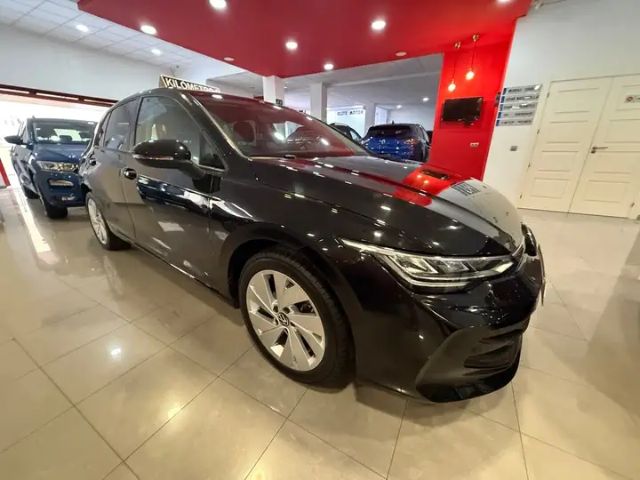 Volkswagen Golf 2025, foto 2