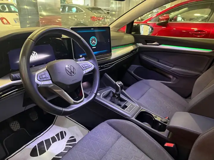 Volkswagen Golf 2025, foto 8