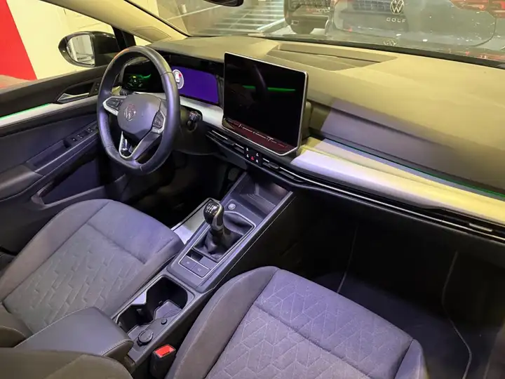 Volkswagen Golf 2025, foto 13