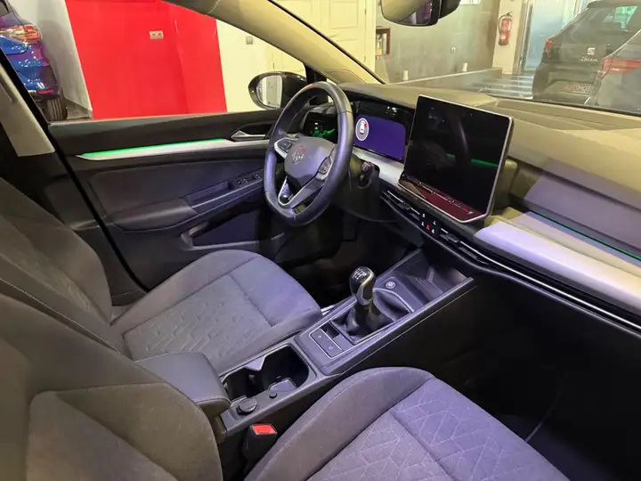 Volkswagen Golf 2025, foto 14