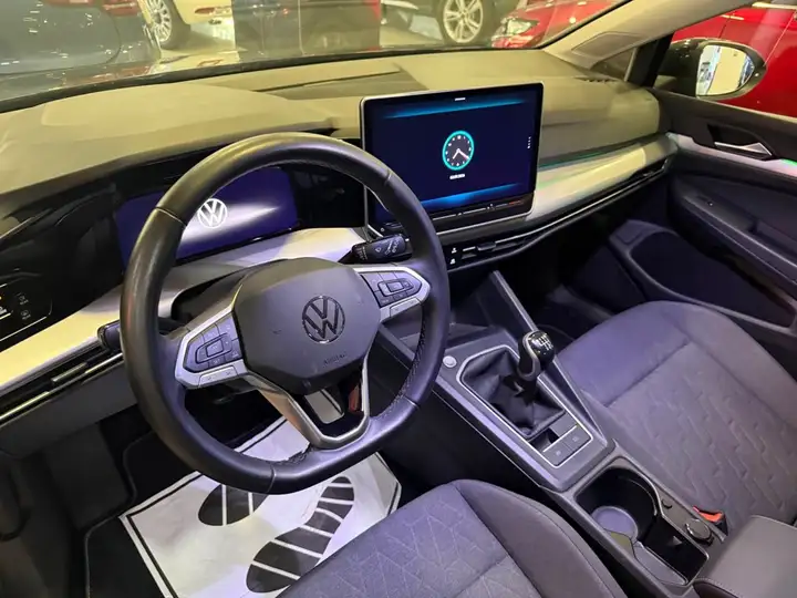 Volkswagen Golf 2025, foto 7