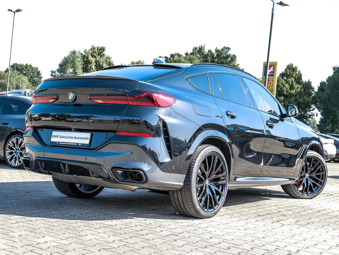 BMW X6 M50i Pano AHK Standheiz. Massage Night Vision H/K Zwart - 2