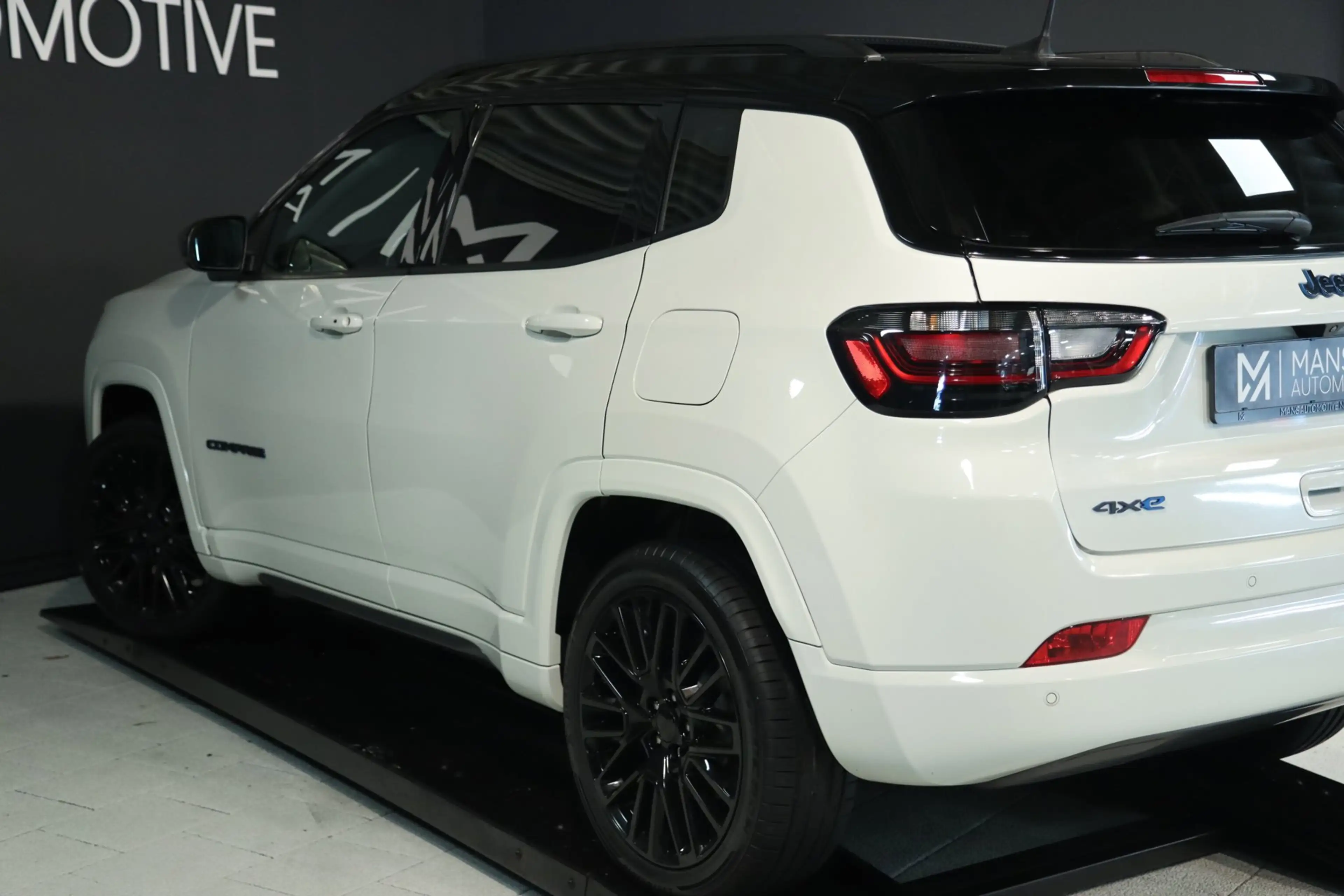 Jeep Compass 4xe 240 Plug-in Hybrid Electric S / PANO / ACC / K — photo 3
